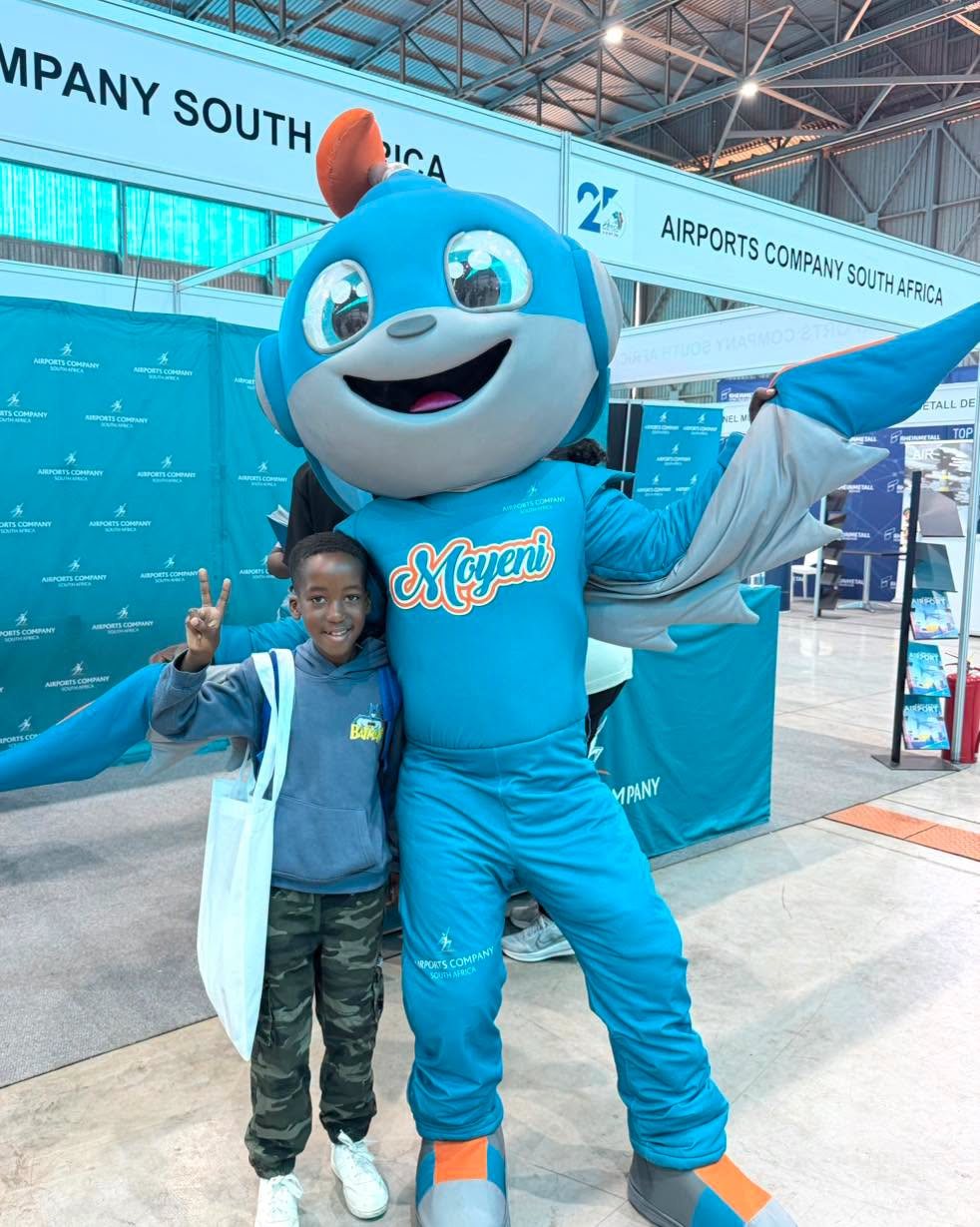 A young fan with Moyeni at an ACSA stand